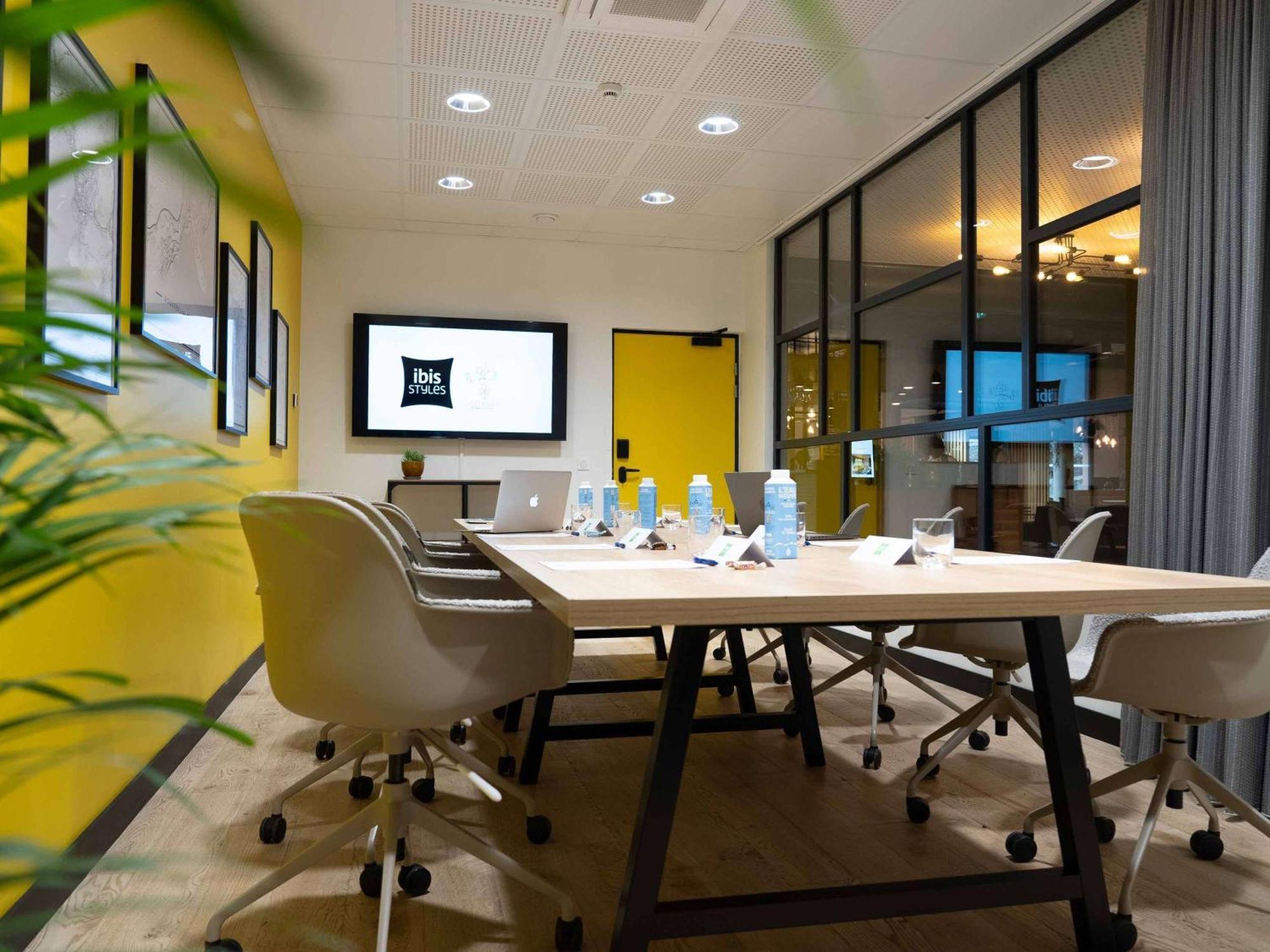 Ibis Styles Dreux Centre Gare Otel Dış mekan fotoğraf
